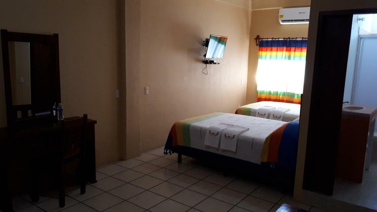 Hotel Alebrijes San Pedro Pochutla 外观 照片