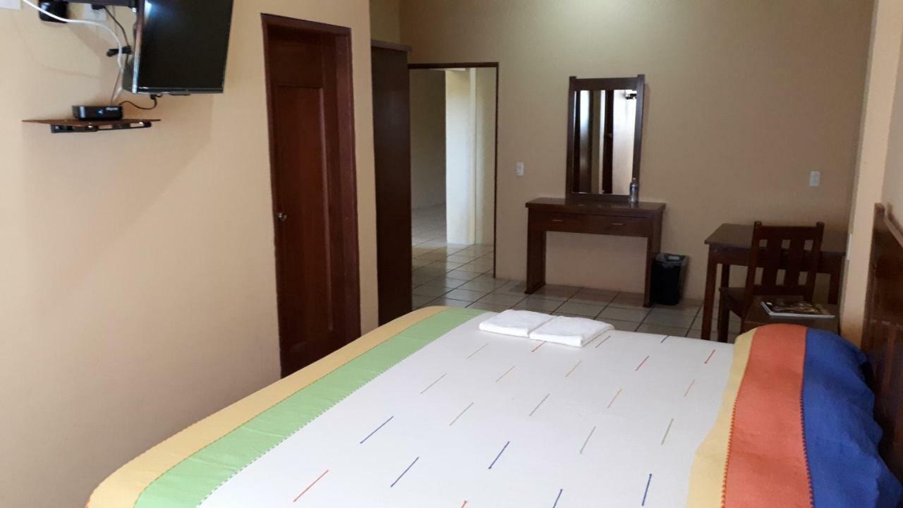 Hotel Alebrijes San Pedro Pochutla 外观 照片
