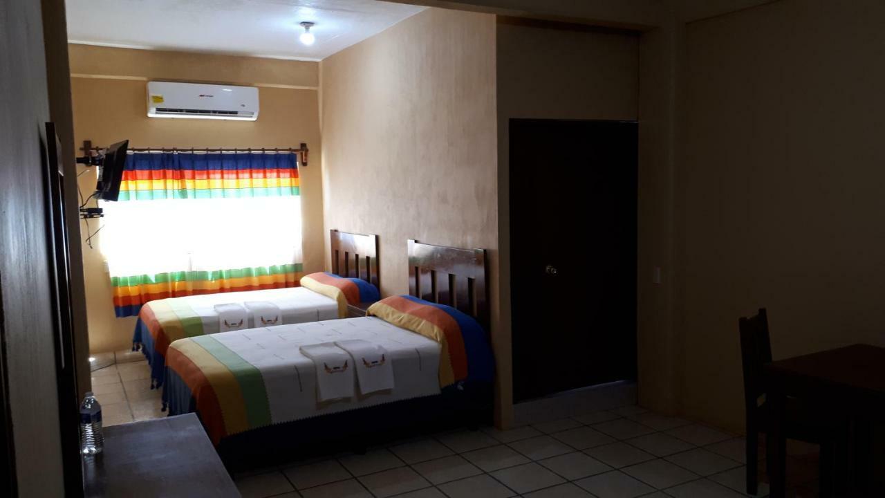 Hotel Alebrijes San Pedro Pochutla 外观 照片