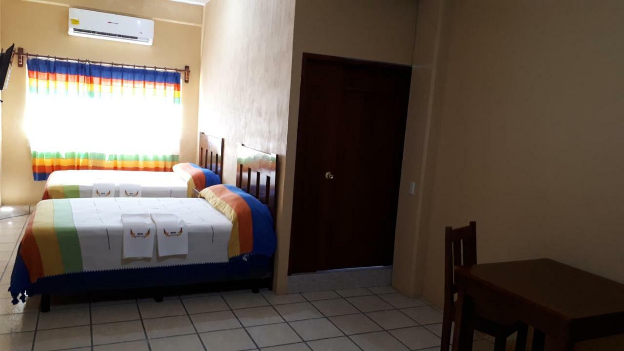 Hotel Alebrijes San Pedro Pochutla 外观 照片