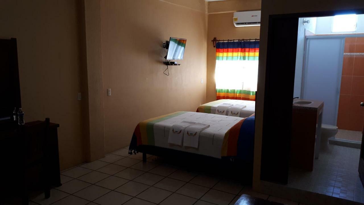 Hotel Alebrijes San Pedro Pochutla 外观 照片