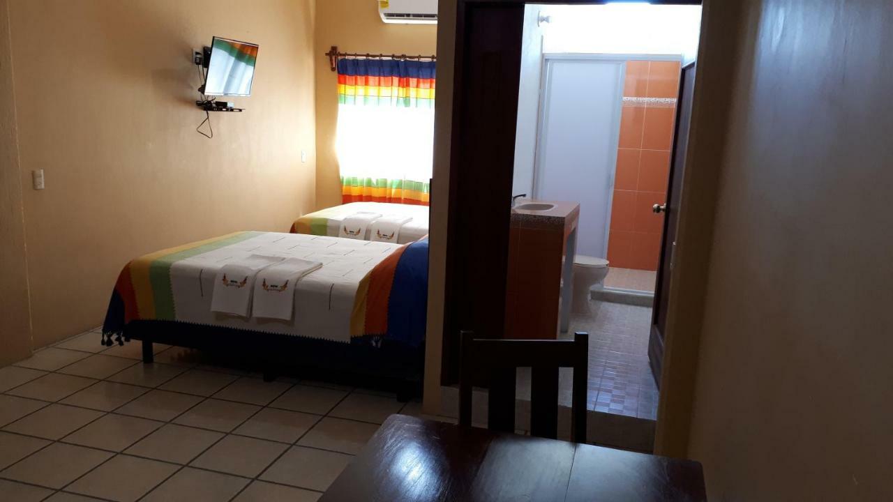 Hotel Alebrijes San Pedro Pochutla 外观 照片