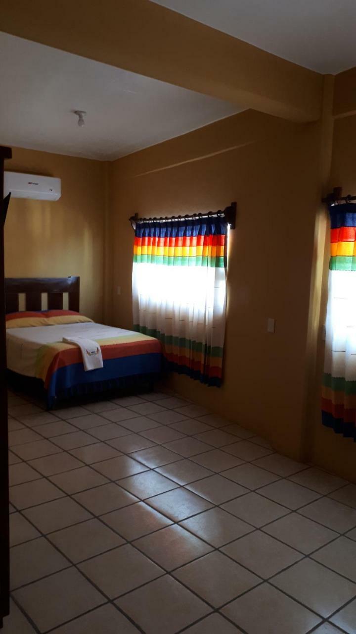 Hotel Alebrijes San Pedro Pochutla 外观 照片